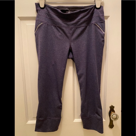 Athleta Pants - Athleta capri leggings